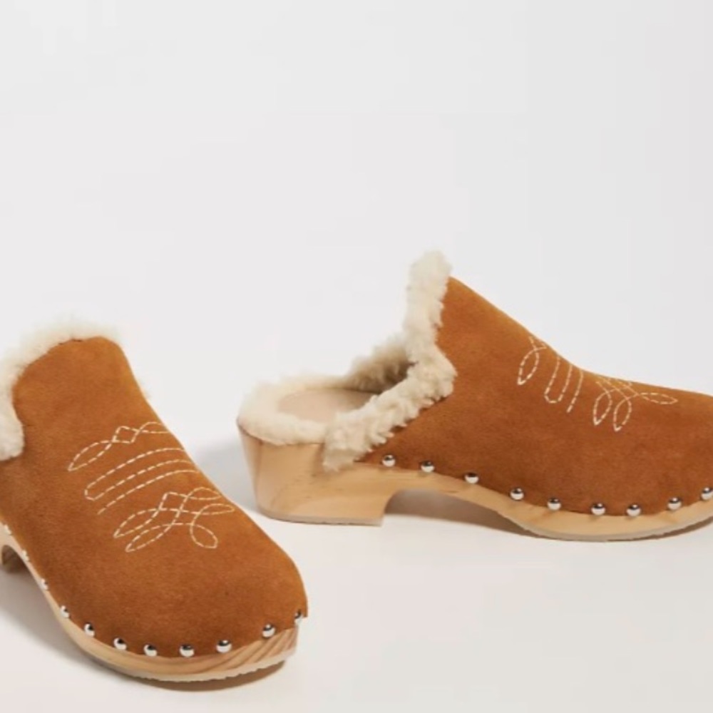 ANTHROPOLOGIE PILCRO SHEARLING LINED CLOGS